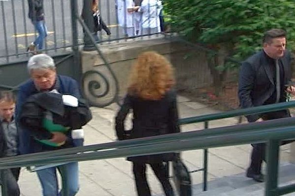 Perpignan - Alain Ferrand, maire du Barcarès (à droite) et son avocat Jean-Robert Phung devant la palais de justice - 20 octobre 2016.