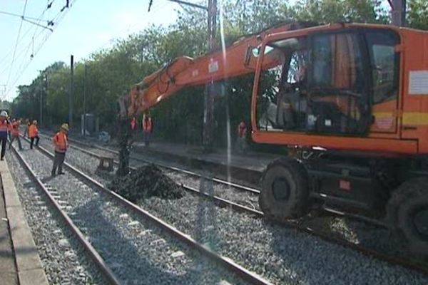 Pendant le week-end de l'Ascension, plusieurs appareils de voie ont été remplacés à la gare d'Ambazac, en Haute-Vienne.