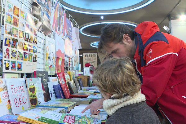 Le festival du livre de jeunesse présente de nombreux ouvrages sur le thème des animaux loufoques et de la Nature