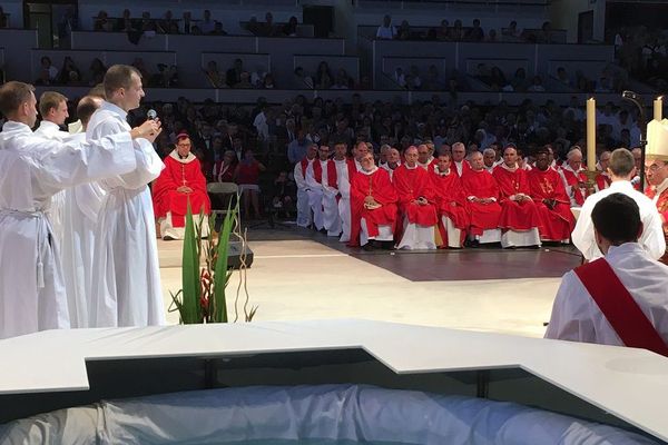 Fête Diocésaine à Lyon : avant la cérémonie d'ordination 