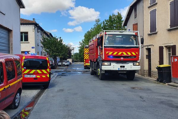 6 habitations ont pris feu dans le centre-ville de Briatexte ce samedi 20 août 2022.