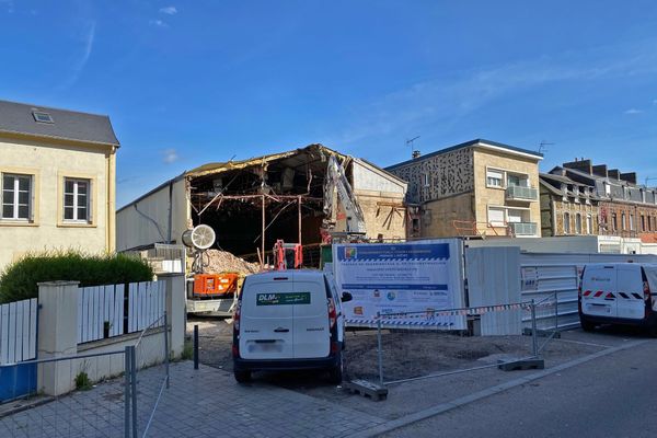 Démolition de la salle de concerts Exo 7 à Petit-Quevilly (Seine-Maritime) le 30 septembre 2021