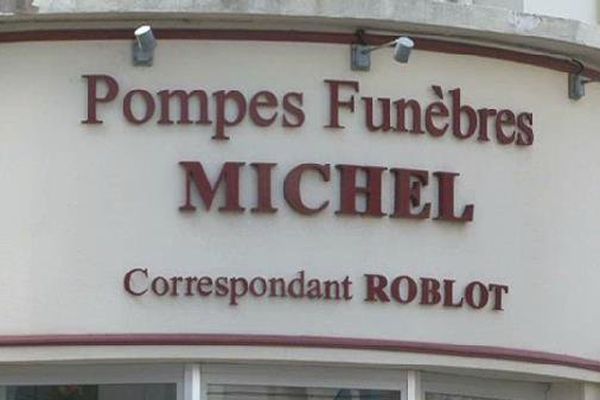 La devanture des pompes funèbres Michel à la Seyne-sur-Mer