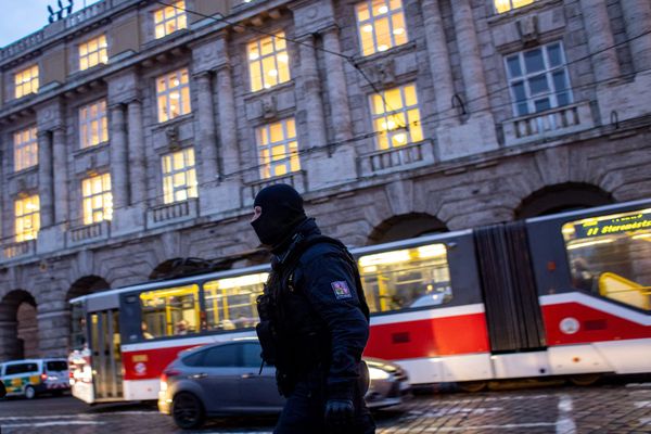 19 étudiants nantais ont échappé à la fusillade qui a fait au moins 14 morts et 25 blessés à l'université Charles à Prague. Ils sont tous sains et saufs selon l'université de Nantes.