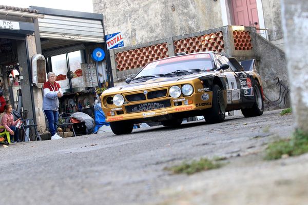 Partout en corse, comme ici à Talasani, le tour de Corse Historique est un moment à part (Patrick Canavese sur Lancia Rally, édition 2020)