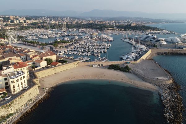 Vue aérienne d'Antibes (Archives)