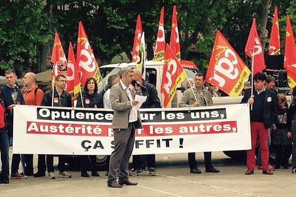 Montpellier - le rassemblement sur la place de la Comédie avant le départ de la manifestation - 1er mai 2015.