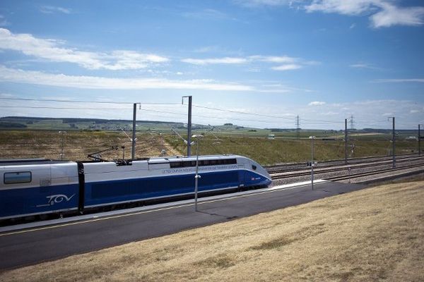 Le TGV n'est pas en route pour l'Auvergne. La commission "Mobilité 21" ne considère pas la réalisation de la ligne POCL, Paris-Orléans-Clermont-Lyon, comme une première priorité et suggère sa mise en chantier après 2030.