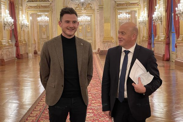 Raphaël Riou, infirmier de 24 ans, découvre l'Assemblée nationale accompagné du député Thierry Benoit (UDI) de la 6e circonscription d'Ille-et-Vilaine