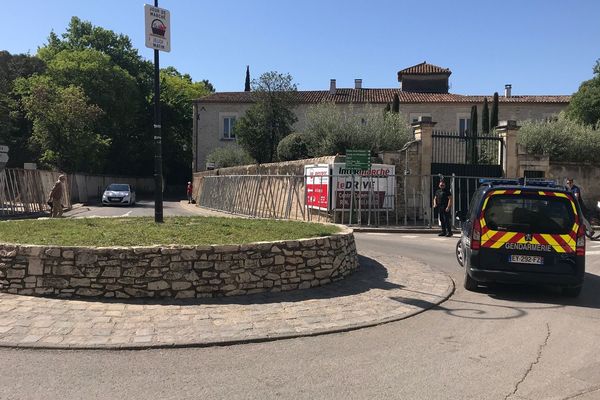 La fête votive d'Aubord a failli virer au drame mardi soir. Lors d'une encierro, un homme d'une soixantaine d'années a été percuté par un taureau. Grièvement blessé, son pronostic vital n'est pas engagé. 