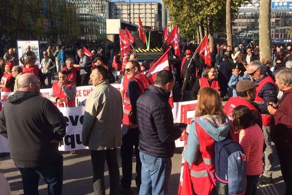 Au départ du cortège vers 11 heures, esplanade Charles de Gaulle à Rennes.