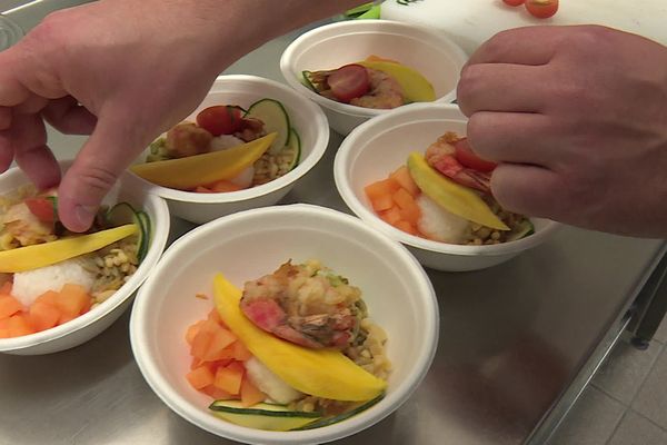 Ce dimanche 23 mai, le chef de Nuits-Saint-Georges Arnaud Barande proposait sa cuisine à emporter.