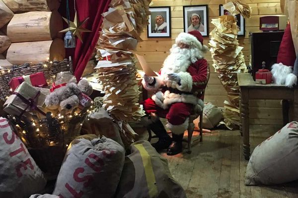 Le Père-Noël a pris quelques heures de repos, aux Gets, avant d'entamer sa grande tournée la nuit dernière. 