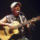 Dix-sept ans après la sortie de son dernier album, le chanteur Manu Chao se produira sur la scène du festival La Poule des Champs.