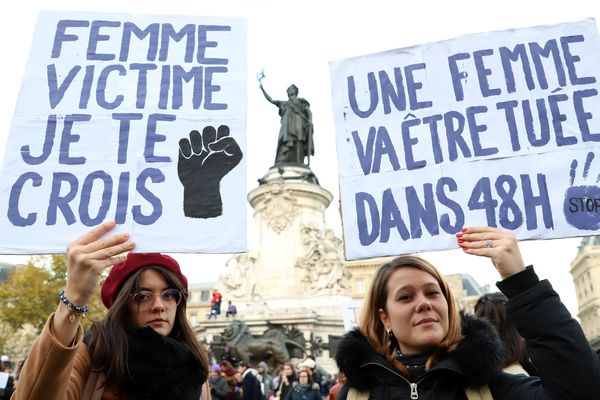 Des pancartes lors de la marche féministe du 23 mars - Photo d'illustration