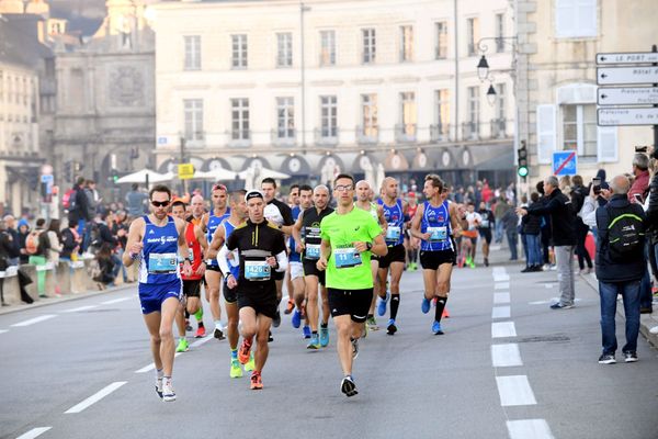 Le départ du marathon de Vannes en octobre 2018