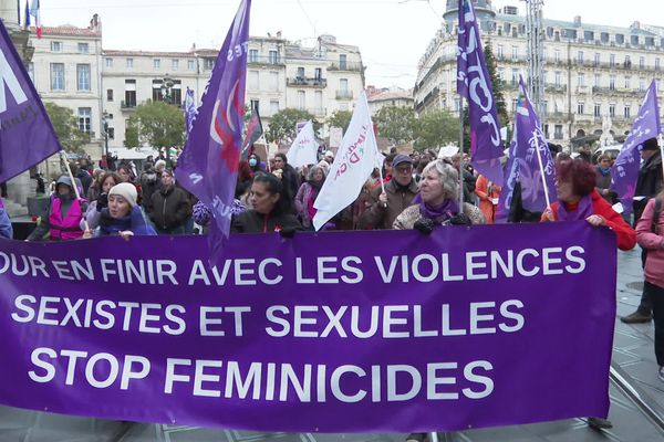 48 heures avant la journée des violences faites aux femmes le lundi 25 novembre, les associations féministes ont manifesté un peu partout dans le pays. À Montpellier, plusieurs centaines de personnes ont rejoint le cortège.