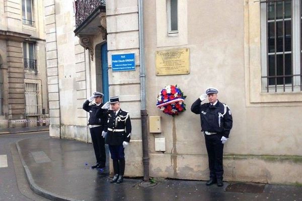 Une gerbe à été déposée par Philippe Mahé, préfet de Meurthe-et-Moselle, en mémoire de Claude Erignac.