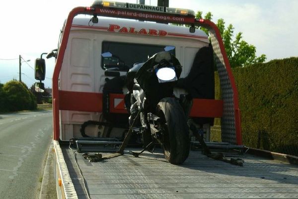 La moto a été immobilisée sur le champ. Le motard a dû rentrer à pied ou appeler quelqu'un pour venir le chercher. 