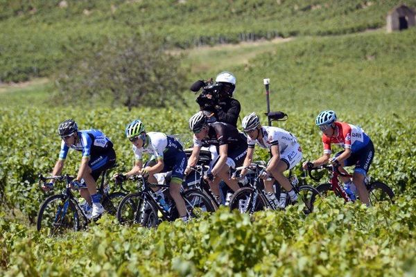 De gauche à droite: David De la Cruz (NetApp), Simon Clarke (Orica), Gregory Rast (Trek), Florian Vachon (Bretagne) et Sebastian Langeveld (Garmin), échappés dans les premiers kilomètres de l'étape entre Bourg-en-Bresse et Saint-Etienne (Tour de France 2014)