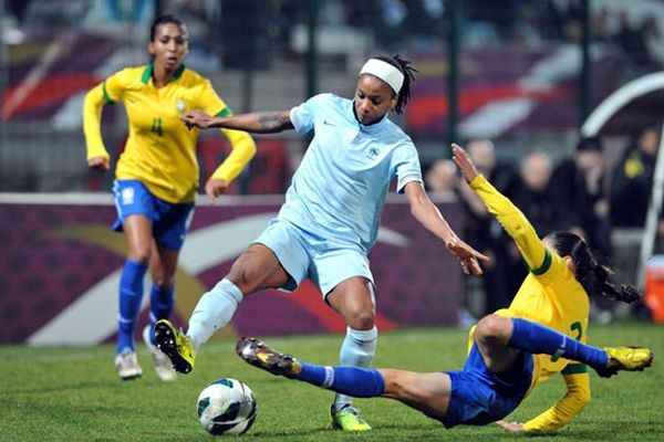 Les footballeuses brésiliennes face aux françaises samedi 9 mars au stade Diochon