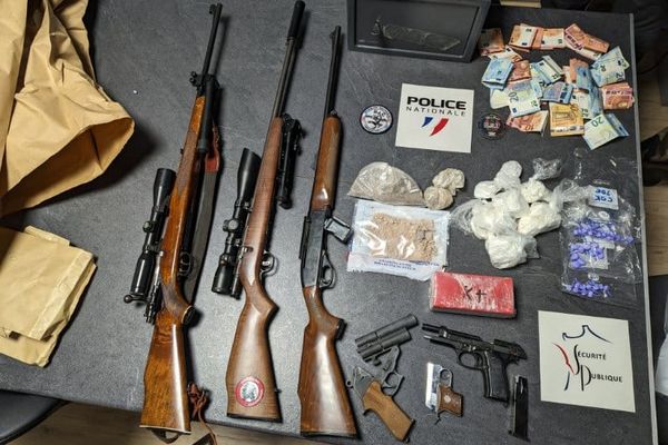 Saisie de drogue et d'armes à Besançon le 25 mai 2023.