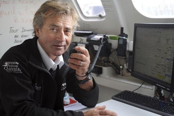 Alain Delhumeau à bord de son trimaran à St Malo