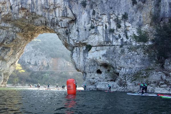 Départ de la Sup Air Ardèche au Pont d'Arc ce dimanche 31 mars