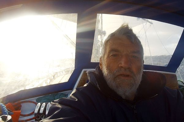 Jean-luc Van Den Heede à bord de son voilier Rustler 36 lors de la Golden Globe Race 2018 