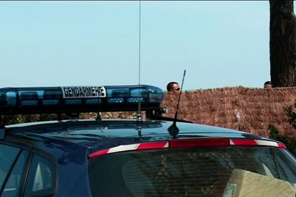 02/09/13 - Les gendarmes font les dernières constatations sur la plage de la Marana, avant que le corps de la victime ne soit évacué vers la morgue du centre hospitalier de Bastia