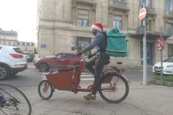 Noël solidaire : distribution de boîtes cadeaux pour les sans-abris à Nancy