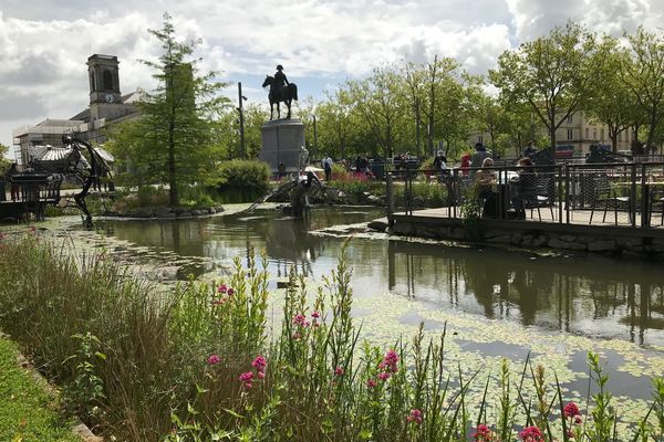 Les machines de la place Napoléon à La Roche-sur-Yon