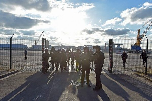 Au cours de l'évacuation d'un camp de migrants à Calais mercredi.