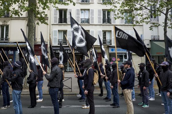 Des membres du groupe d'ultradroite "Comité du 9-mai" photographiés le 6 mai 2023 à Paris.