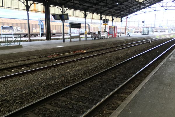 Les quais déserts de la gare d'Angoulême pour cette première journée de la grève à la SNCF.