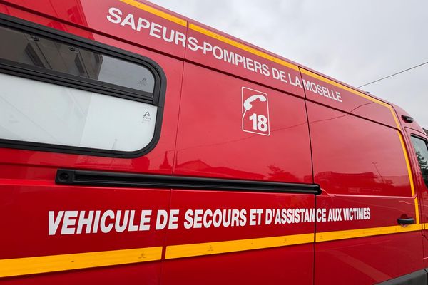 Un homme d’une vingtaine d’années a perdu la vie dans la nuit du 2 novembre 2024 sur l’A4, dans le sens Strasbourg-Paris, à hauteur de la commune de Varize-Vaudoncourt (Moselle).