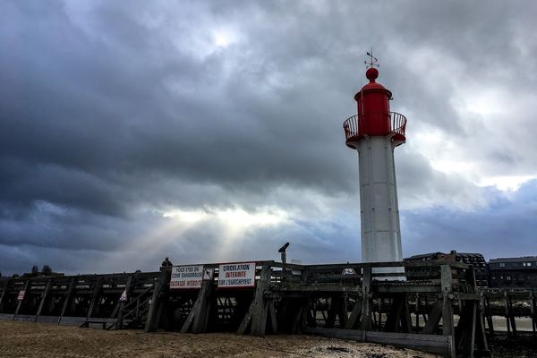 Pour une nouvelle journée, très peu de bleu dans le ciel normand