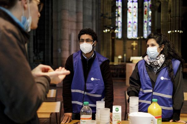 L'"Epifree", épicerie solidaire des jeunes de St Vincent de Paul installée dans la nef de l'Eglise st André de Lyon