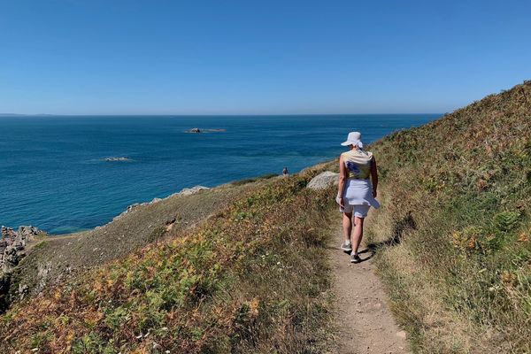 Randonnée dans le Cotentin sur le Sentier des douaniers, GR223 (Manche).