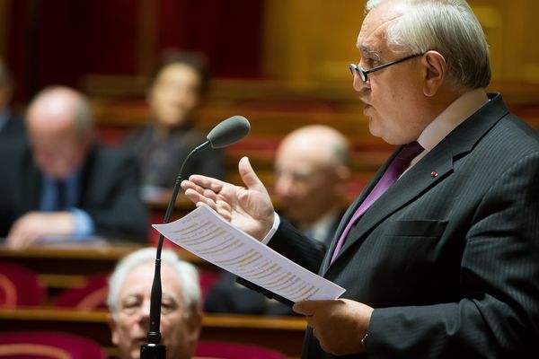 Jean-Pierre Raffarin (UMP) sur les bancs du Sénat