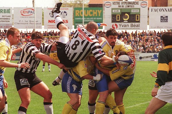 Les matches entre l'ASM et Brive (ici en 1999) ont souvent été âpres et engagés.