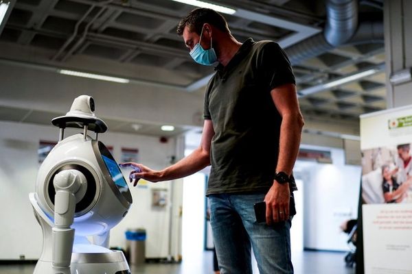 Le Zorabots aide le personnel soignant à trier les patients à leur arrivée à l'hôpital.