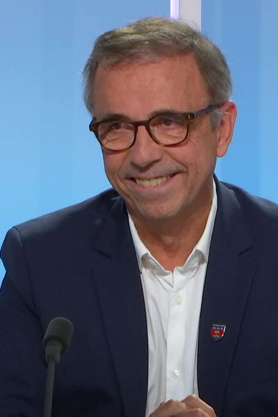 Pierrre Hurmic, maire écologiste de Bordeaux,  sur le plateau de Dimanche en politique (septembre 2024)