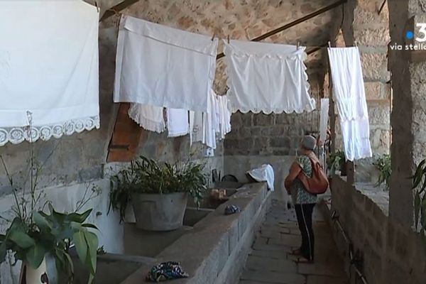 15/09/2018 - Du linge ancien exposé pour les Journées du patrimoine a été volé à Oleto (Corse du Sud)