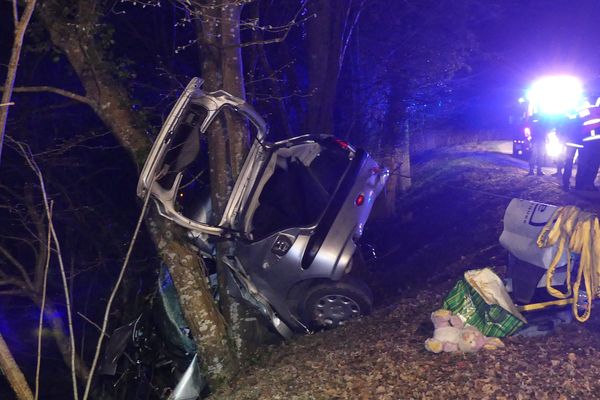 La voiture est sortie de la route, sans qu'aucun autre véhicule ne soit en cause.