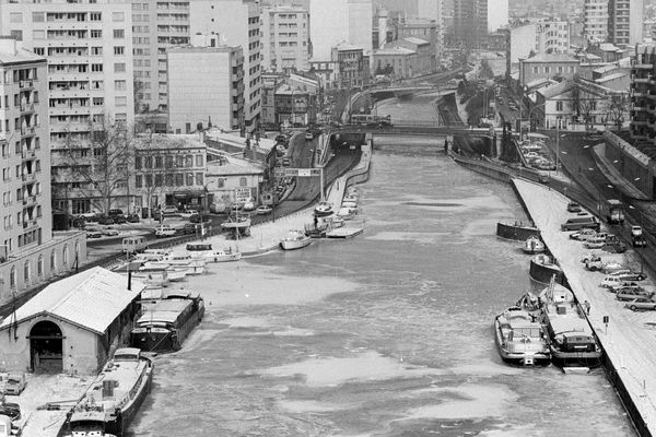 Lors de cette vague de froid polaire en janvier 1985, le canal du Midi et la Garonne étaient pris dans la glace au cœur même de Toulouse.