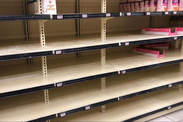 Plus de farine sauf celle de sarrasin dans le supermarché des Alpes-Maritimes.