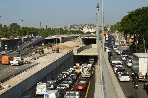 Bouchons à l'entrée de Marseille par l'autoroute A 50.