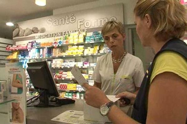 Deux pharmacies testent le portage à domicile avec la Poste dans les Alpes-de-Haute-Provence.