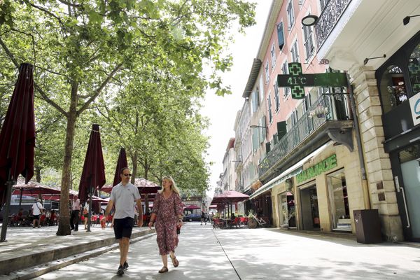 Il fait chaud. Très chaud. Et cela va durer . météo France annonce des fortes chaleurs avec des températures à  38 ° dès lundi 11 juillet.